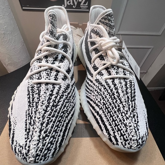 Yeezy Boost 350 V2 “Zebra” - Picture 5 of 9